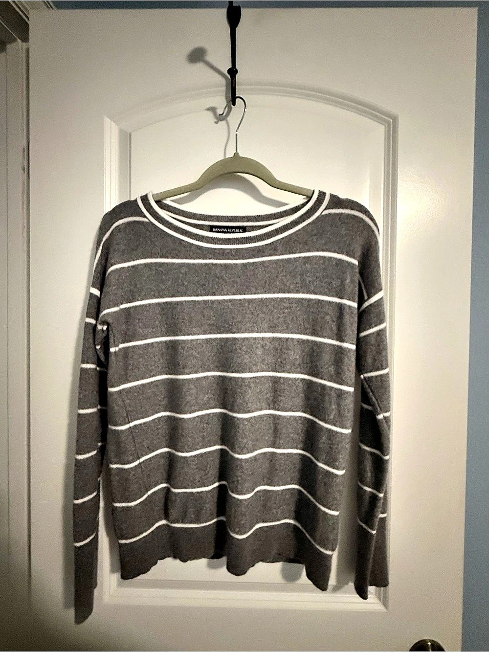 Banana Republic Striped Merino Wool Sweater in Gray & White Size Small